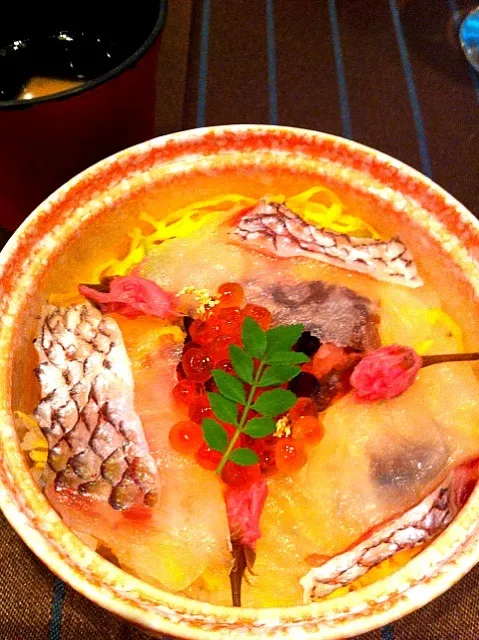 Snapdishの料理写真:桜鯛のちらし寿司♩|とんさん