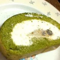 Snapdishの料理写真:抹茶ロールケーキ|ぽよぴんさん