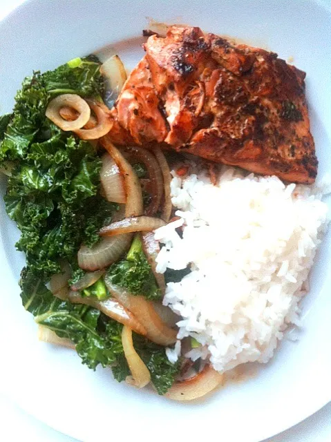 Snapdishの料理写真:tereyaki salmon and sauted kale|patriciaさん