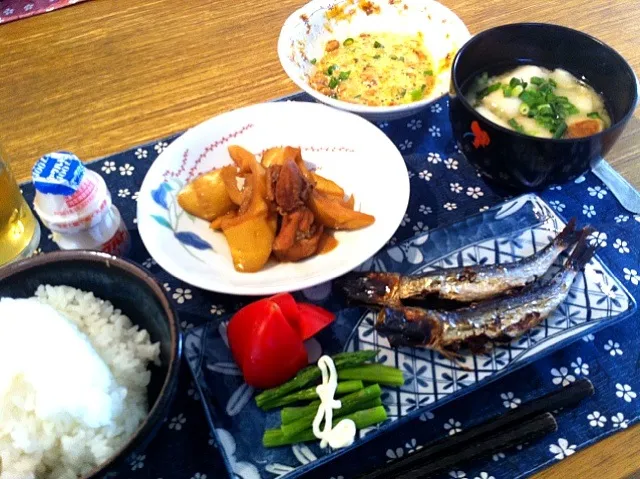 筍の煮物  めざし  トマト  アスパラ  味噌汁  納豆  ヤクルト|高田恵子さん