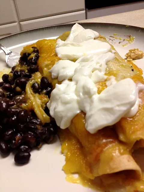 chicken enchiladas with black beans|Liane Lattoさん