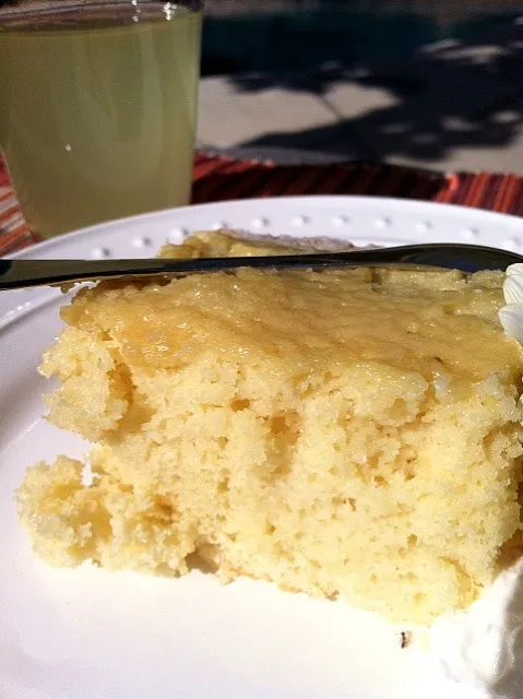 Snapdishの料理写真:tres de leches cake! Happy Cinco de Mayo|Celine Cossou-Bordesさん