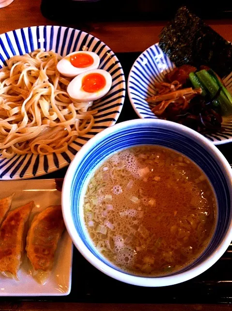 平打ちつけ麺 with餃子|ままぞうさん