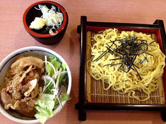 Snapdishの料理写真:ざるラーメンとミニ焼肉丼セット|ぬぬ。さん