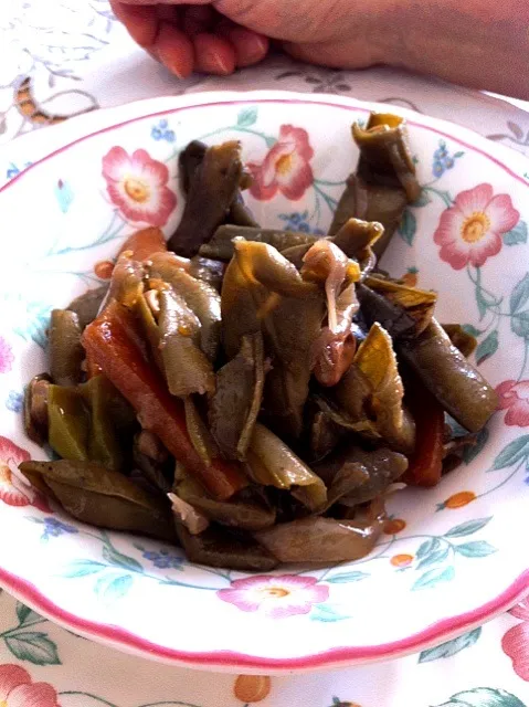 Snapdishの料理写真:Fresh broad beans cooked in olive oil|Banu Ozdenさん