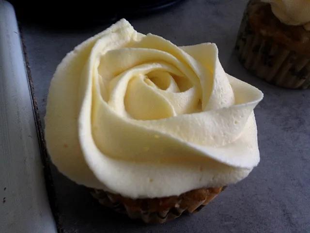 muffin w/ vanilla mousse on top|sanne christensenさん