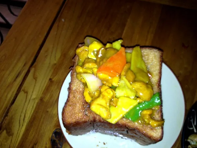 toast bread with curry chicken，new dish，want try？ so delicious！：）|Zhouさん