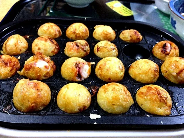 Snapdishの料理写真:たこ焼き、モチ焼き|nabechiさん