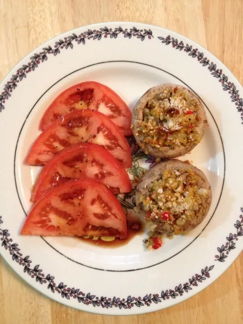 Stuffed Mushrooms & Tomatoes in Black Fig Vinagrette|http://melissasmenu.wordpress.com/さん