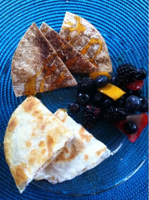 kyles quesidilla fruit and cinnamon honey tortillas|betsyさん