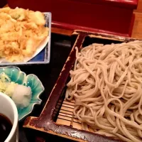 かき揚げせいろそば。そばつゆが甘めで美味い。野沢菜も食べ放題でこれまた美味い。|a hosodaさん