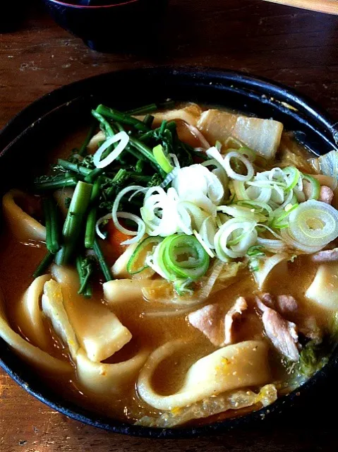 Snapdishの料理写真:この地域に来ると、自然に食べたくなる「ほうとう」。今日は豚肉ほうとうをチョイス。お野菜ゴロゴロ、お腹いっぱい。|Mikaさん