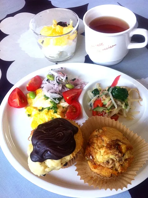 チョコチップマフィンともやしサラダの朝食|ケイさん