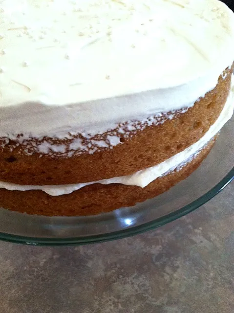 Snapdishの料理写真:gluten- free lemon cake with vanilla whipped cream frosting|Melanie Juhalaさん