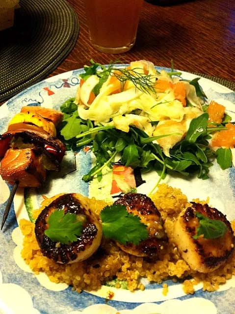 Snapdishの料理写真:teriyaki tuna kebab blackened scallops quinoa and arrugula grapefruit fennel salad|Fransiscoさん