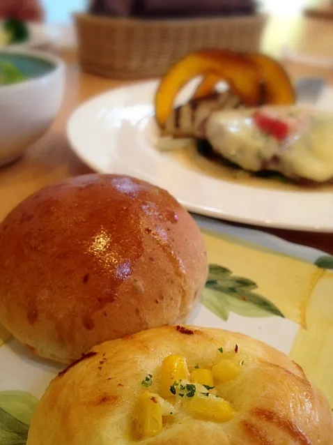 ポークのポワレ 焼きたてパン食べ放題＋サラダバー＋ドリンクバー|ダンディ☆和田さん