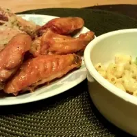 Homemade traditional and garlic parmesan wings.... and 3 cheese n ranch macaroni. Tummy wasn't lyin when it wanted wings!|Danielle Youngさん