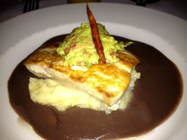 grilled mahi mahi with mashed boniato and black bean puree|Melさん