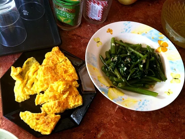 stir fried vegetable + omelete|Thanh Thanhさん