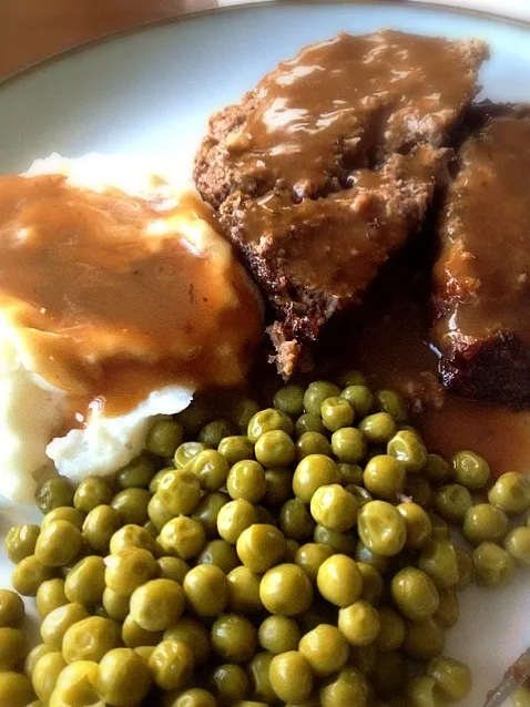 meatloaf, mashed potatoes & peas|Liane Lattoさん