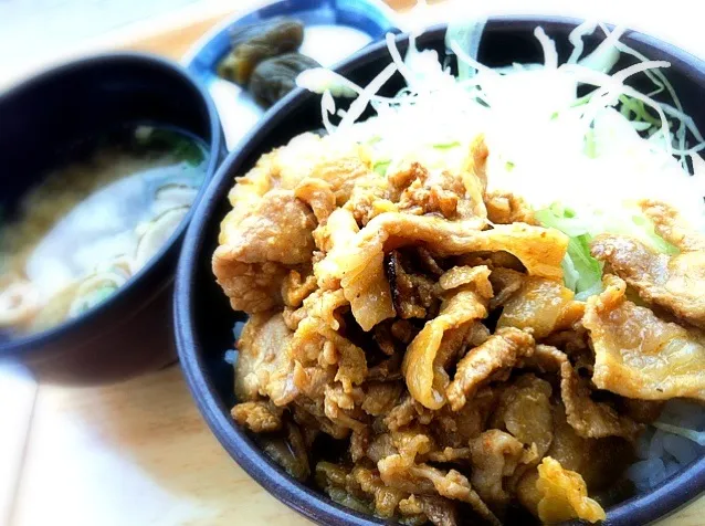 本日のランチ。豚味噌丼(350円)|JTKさん