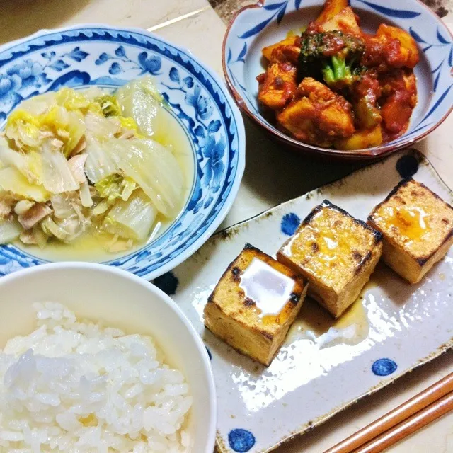 Snapdishの料理写真:塩麹チキンと野菜のトマト煮込み、白菜とシーチキンの煮物、厚揚げ|wakanowさん