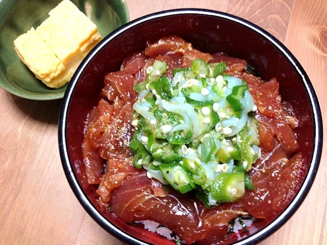 イカおくらと鮪の漬け丼|⌘  juju ⌘さん