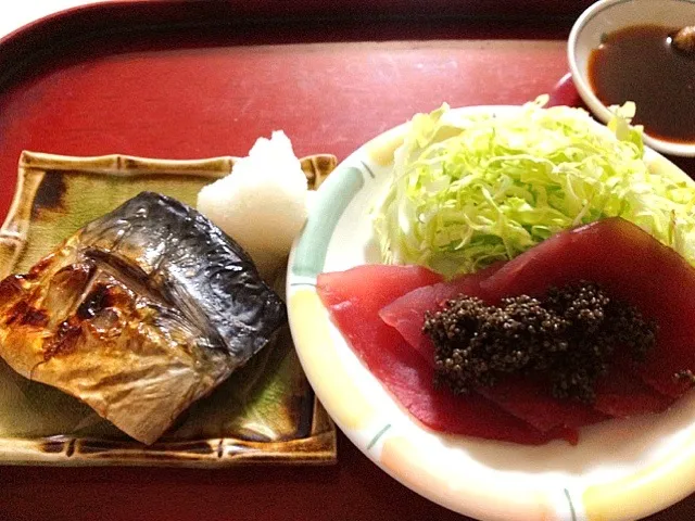 サバの塩焼き&鮪の赤身withとんぶり|takeshiさん