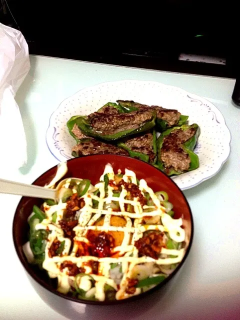 Snapdishの料理写真:ピーマンの肉詰めとネギ卵ラー油丼|坂角眞衣子さん