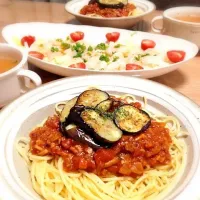 Snapdishの料理写真:ナスのミートソースパスタ、帆立のカルパッチョ|emilyさん