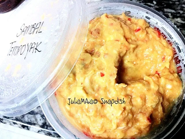 my brudder made dis Sambal Tempoyak Durian/Fermented Durian condiment..POWERRR! i shall say its "Ahh sst sst Ooh sst sst SYIOK AR!"|Julia Aliさん