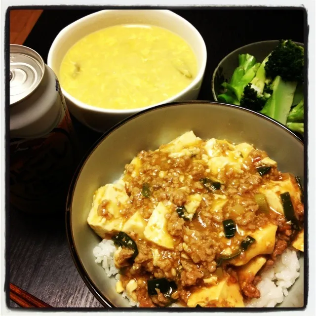 麻婆丼・卵スープ・ブロッコリー茹で\(//∇//)\|きむらゆういちさん