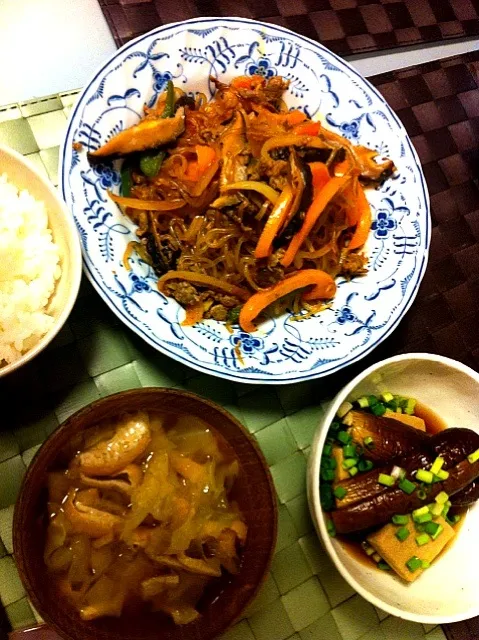 今日のご飯。チャプチェ、焼き茄子と高野豆腐の煮浸し、キャベツのお味噌汁。|Alicaさん