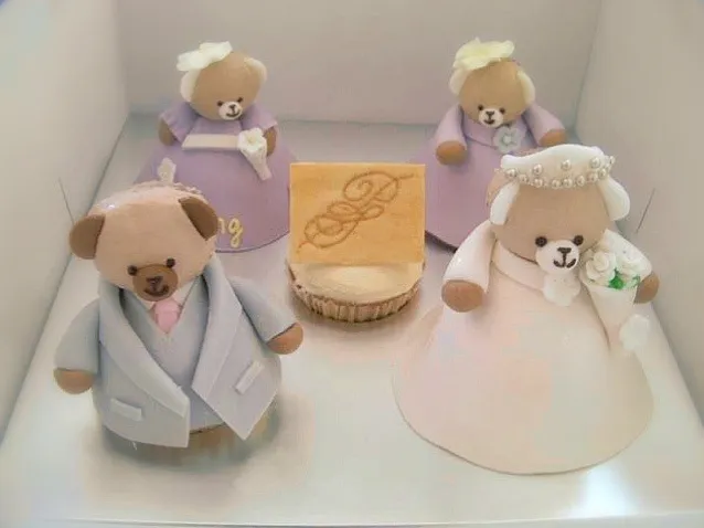 Snapdishの料理写真:Teddy Bear Cupcakes for my friend's wedding ^_^|nicky tangさん