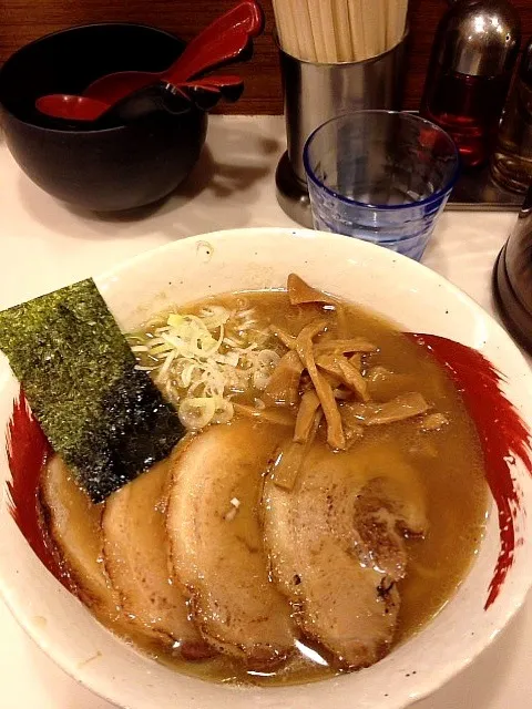 ひらご煮干しラーメン（チャーシュー入り）|はちのすけさん