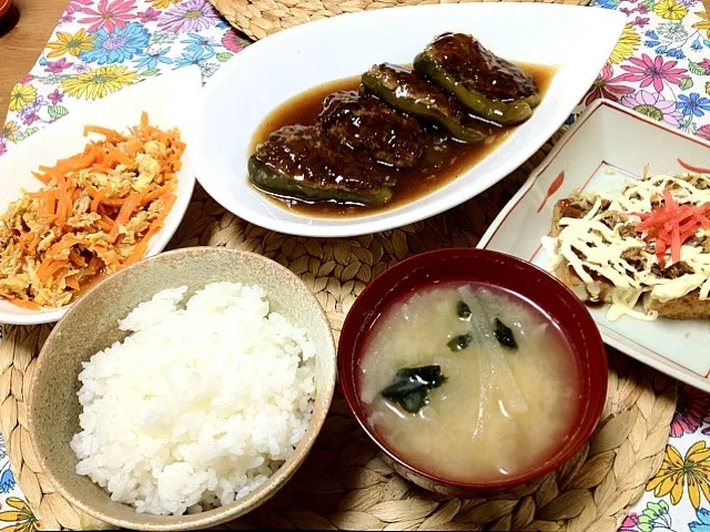 ピーマンの肉詰め🍴にんじんのしりしり♡厚揚げ☆お好み焼き風|Kaori Takedaさん