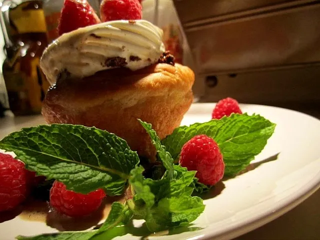 Rasberry cream puff with french vanilla inc crame and a mocha cream sauce|dan zahraさん