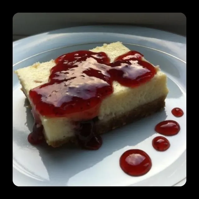 Snapdishの料理写真:Newyork Cheese cake topped with strawberry Jam|Shazmaさん