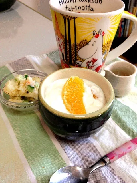 Snapdishの料理写真:手作りの器で食べる②  オレンジなヨーグルト|maechikaさん