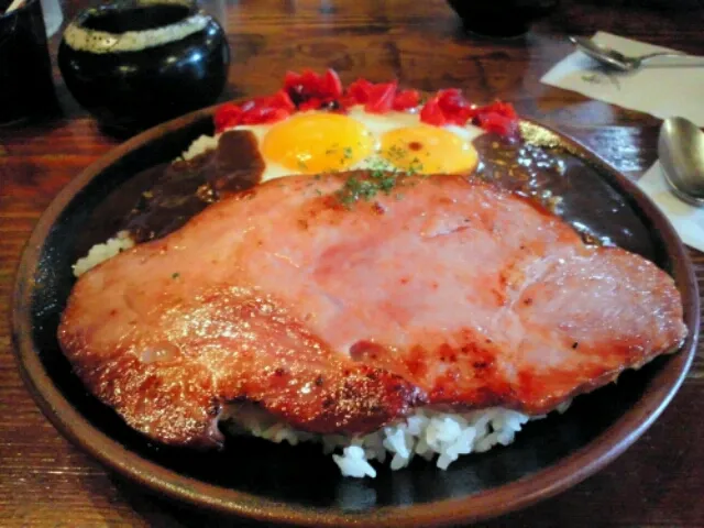 Snapdishの料理写真:アフガン名物のベーコンエッグカレー。辛さをウルトラCにしたら卵の甘味が引き立ち美味すぎ！|SATOSHI OOCHIさん