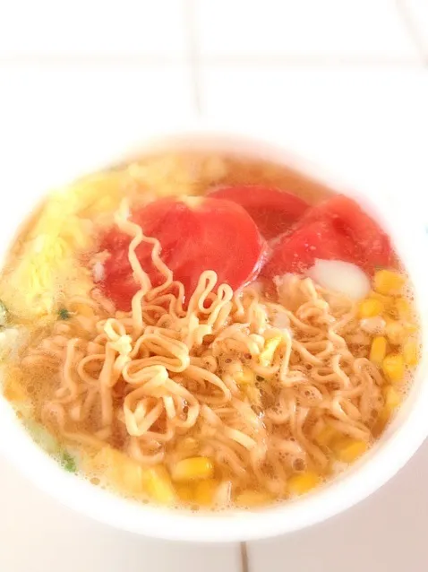 チキンラーメントマトバターのせ|minetaさん