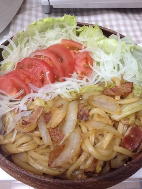 みそバター焼うどんとサラダのワンプレート|みーさん