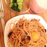 Snapdishの料理写真:ナスベーコン夕陽パスタとキュウリ塩昆布ナムル|みかもぐさん