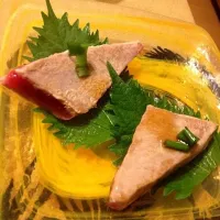 Snapdishの料理写真:炙りマグロと大葉 ポン酢で。|mikaさん