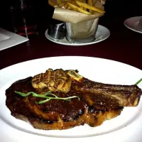 Snapdishの料理写真:55 days Dry-aged Rib eye steak, foie gras, truffled fries|hardwi satrio pinandityoさん