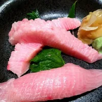 Hamachi Toro Sashimi|hardwi satrio pinandityoさん