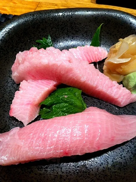 Hamachi Toro Sashimi|hardwi satrio pinandityoさん