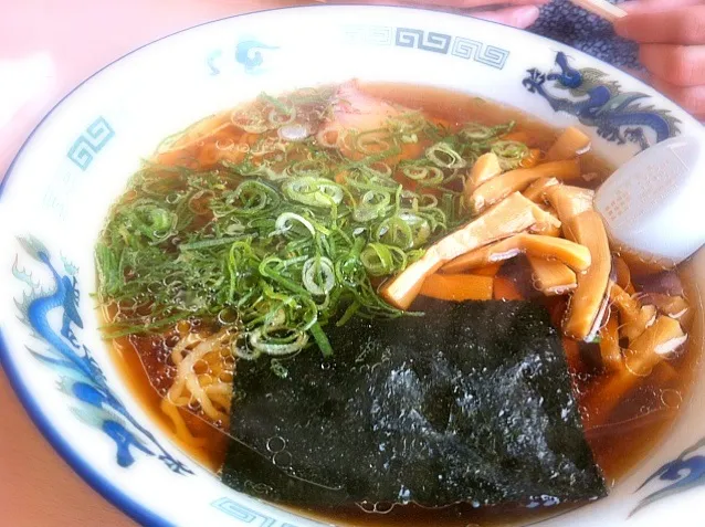 手打ち醤油ラーメン|きむらゆりかさん