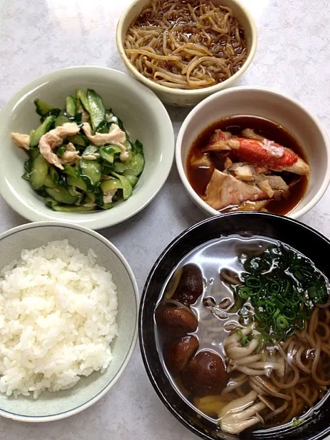 あったかお蕎麦ときゅうりの棒々鶏風サラダと、残り物たち|かまさん