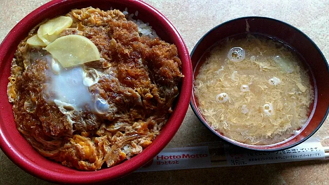 HottoMottoのロースかつ丼＆玉ねぎ入り味噌汁|ayuuumi.さん